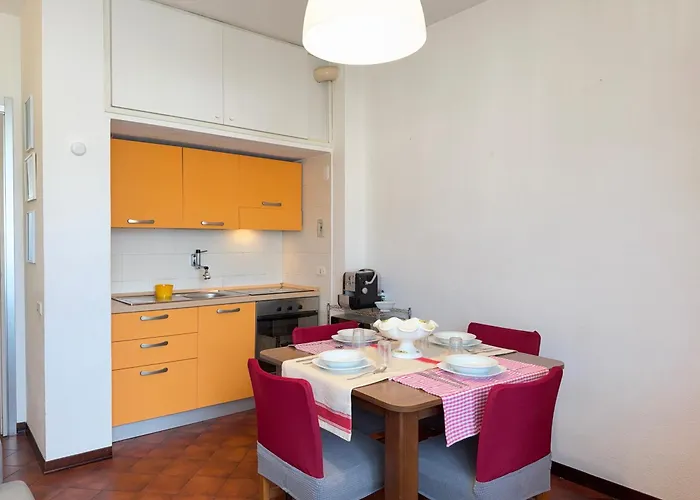 7 Min From The Sea, Close To The Historic Centre Апартаменты *